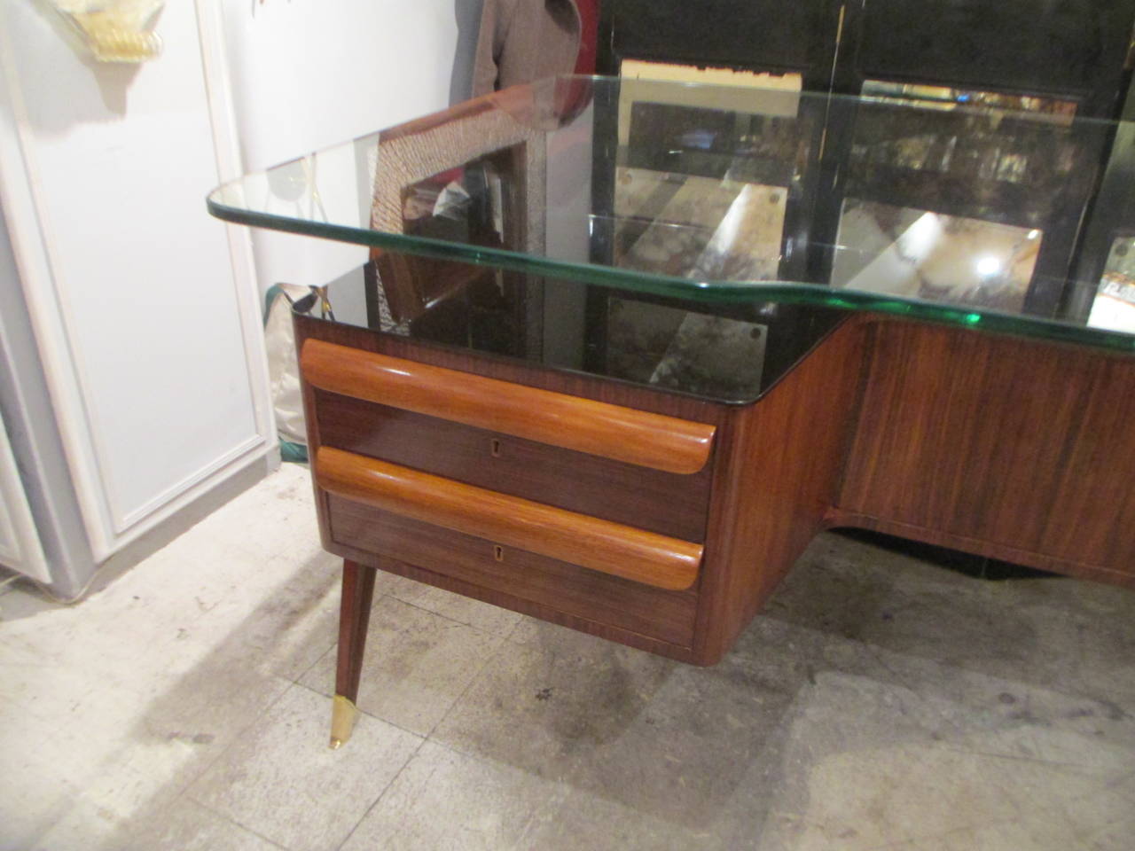 20th Century Sculptural  Mid-Century Modern Italian  Desk in the Manner of Paolo Buffa