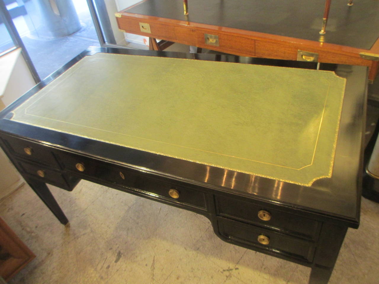 Directoire Style Leather-Top Bureau Plat Desk In Excellent Condition In New York, NY