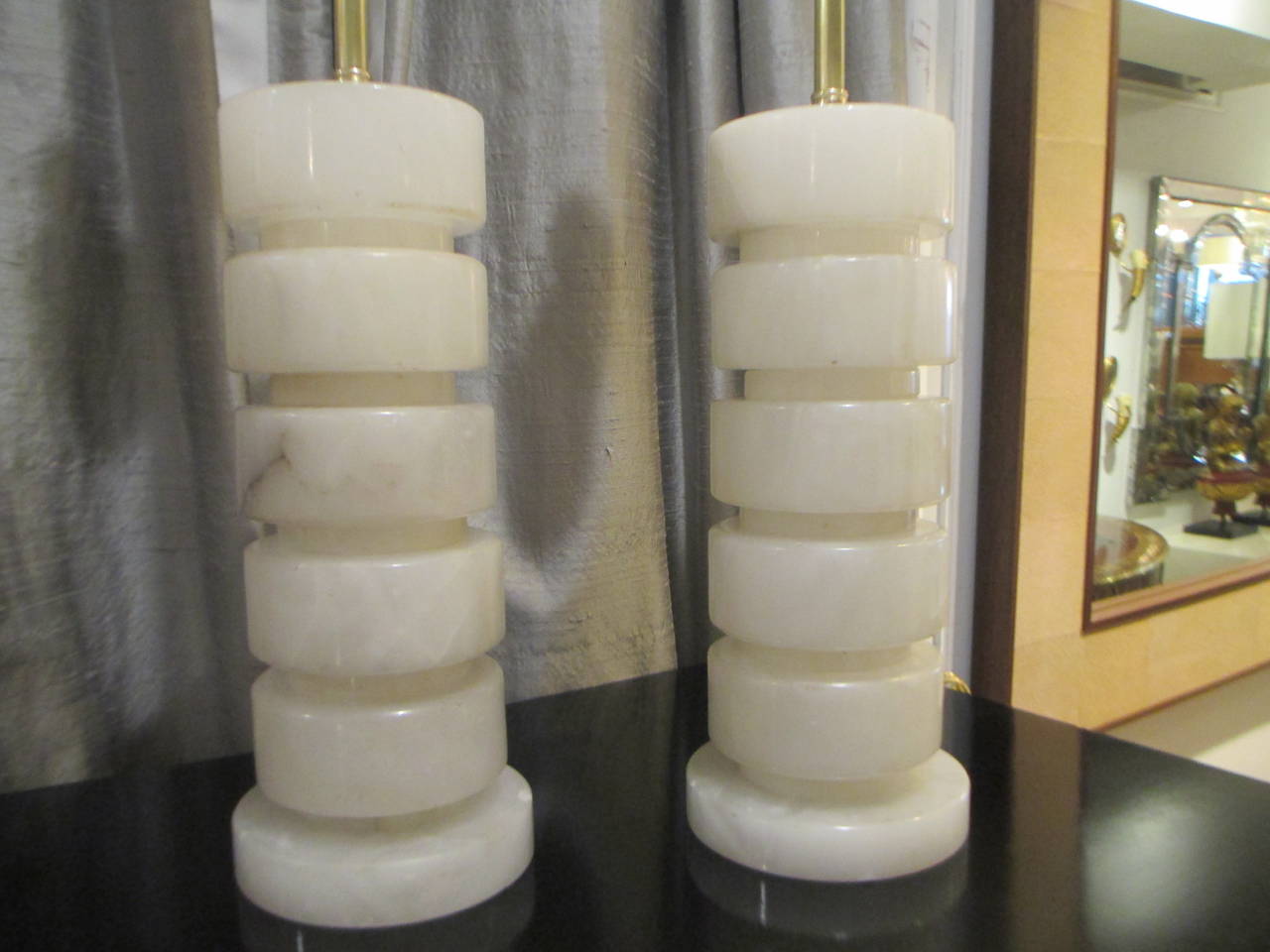 Pair of Cylindrical Marble Lamps In Excellent Condition In New York, NY