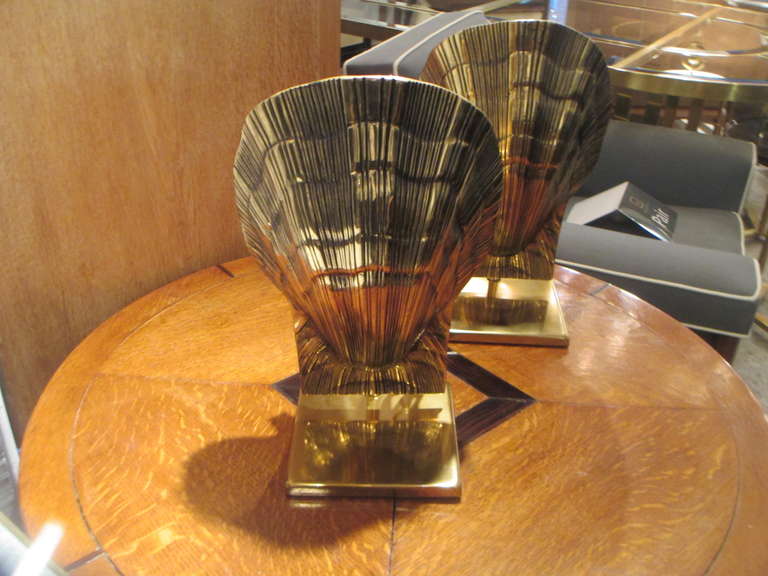 Unusual Pair of Brass Shell Lamps In Excellent Condition For Sale In New York, NY