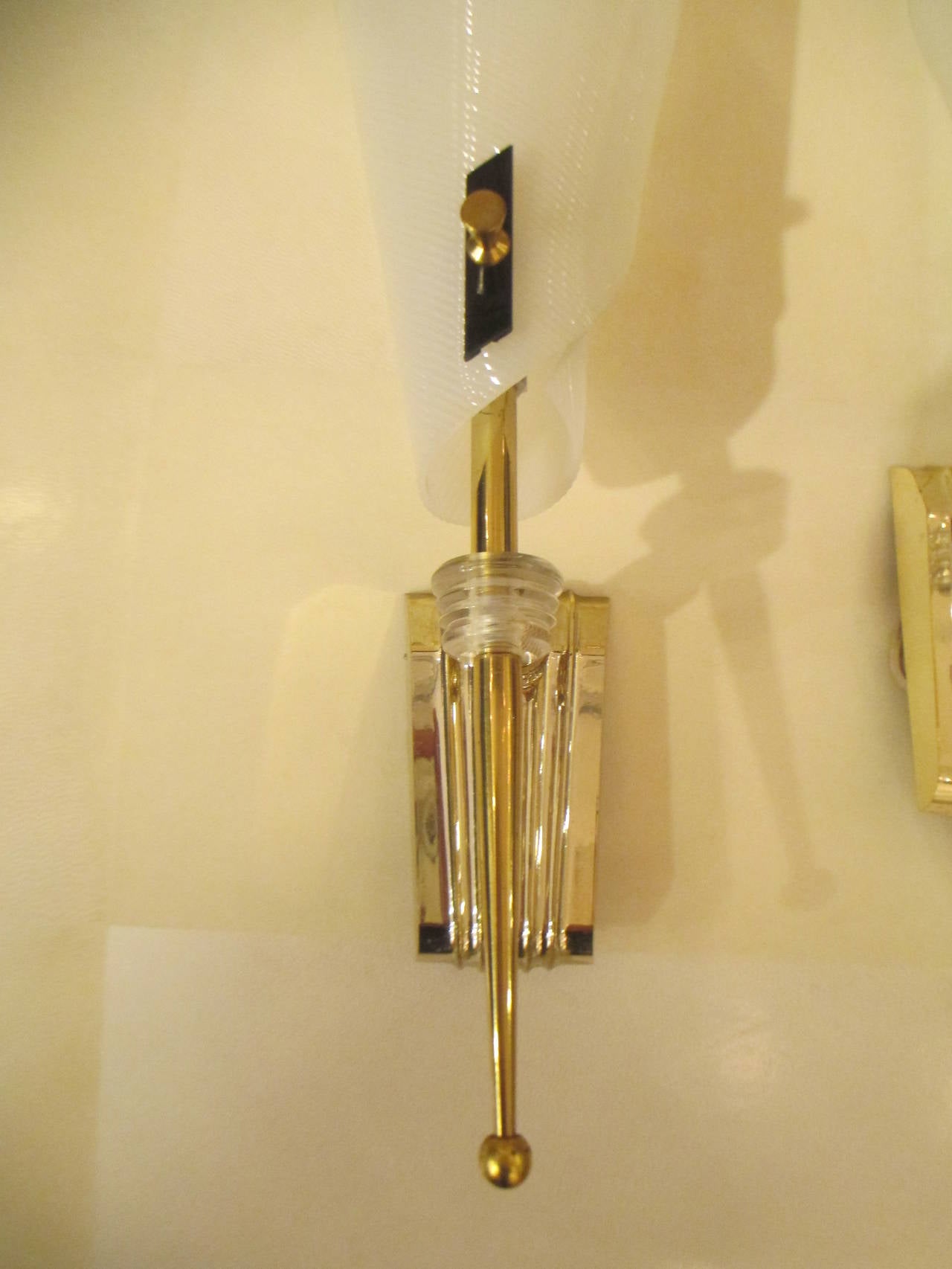 Pair of Italian Mid-Century Modern Brass, Glass and Acrylic Sconces In Excellent Condition In New York, NY
