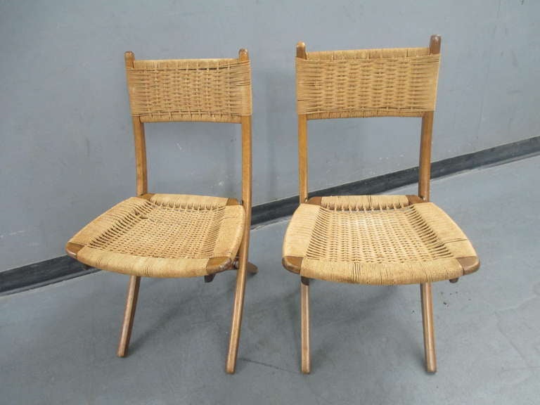 Paire de chaises pliantes scandinaves dans le style de Hans Wegner