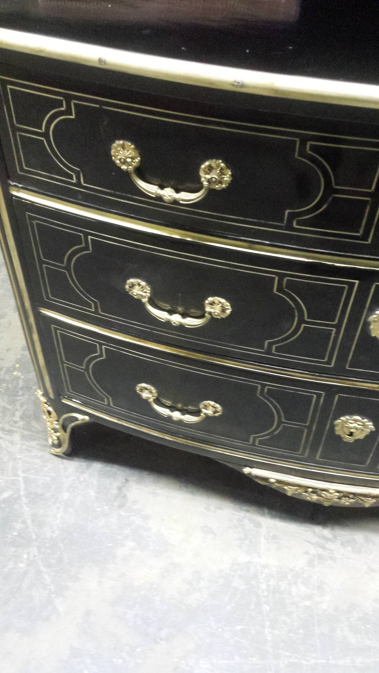 Regence Style Bronze-Mounted Ebonized Commode In Good Condition In New York, NY