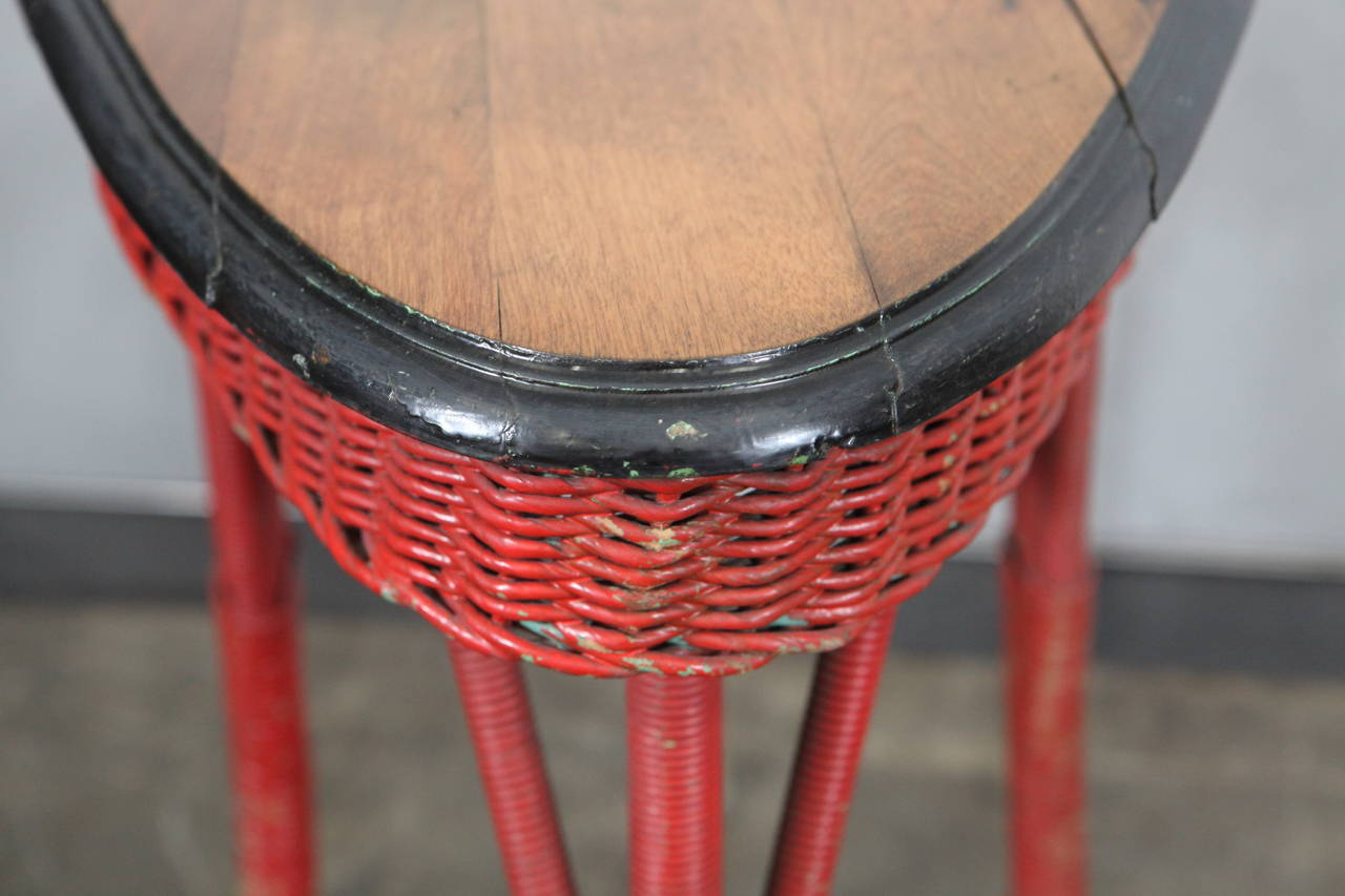 1920s Lloyd Loom Painted Wicker Table In Good Condition In Culver City, CA