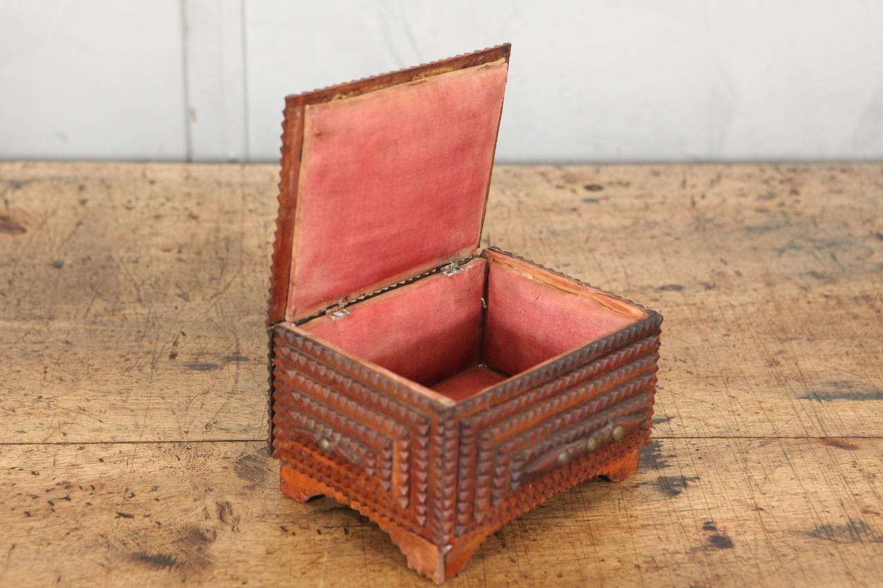 American Small Trampart Keepsake Box, circa 1900s For Sale