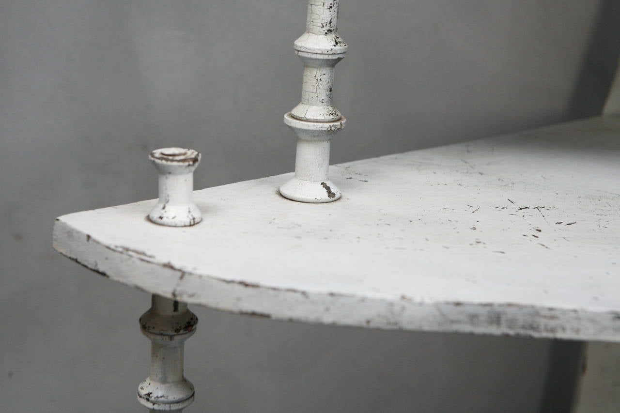 Victorian Spool Triangular Corner Shelf In Good Condition In Culver City, CA