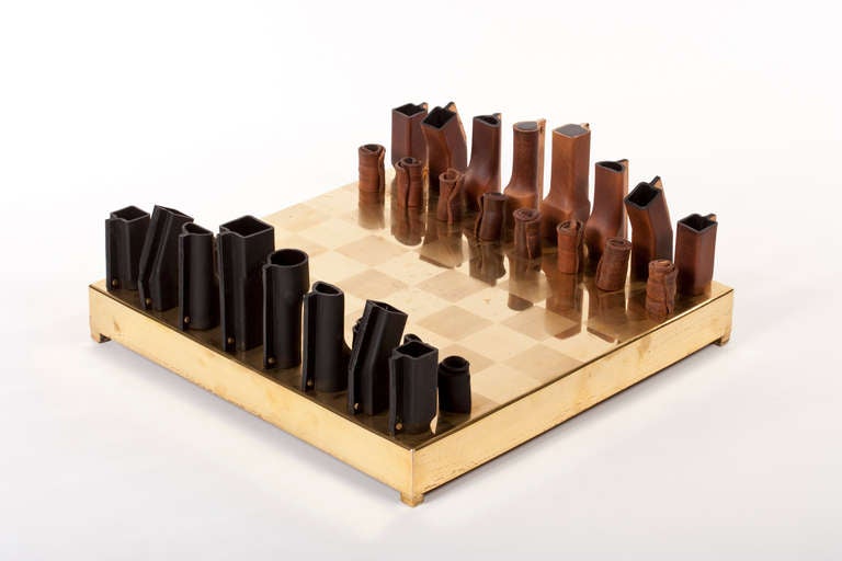 Simon Hassan Chess Set In Excellent Condition For Sale In Queens, NY