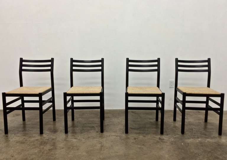 Six 1970s Modernist Italian Dining Chairs, Rush Seats 5