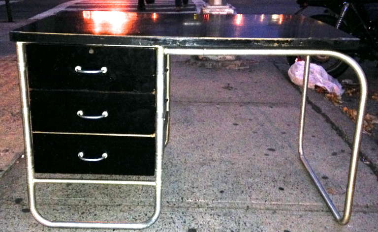 Black lacquered top and drawers in aluminium tube base, with aluminum handles. Original lacquer finish.