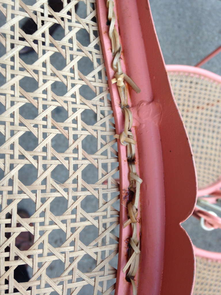 Set von sechs bemalten Metall- und Schilfrohr Chiavari im Zustand „Gut“ im Angebot in Brooklyn, NY