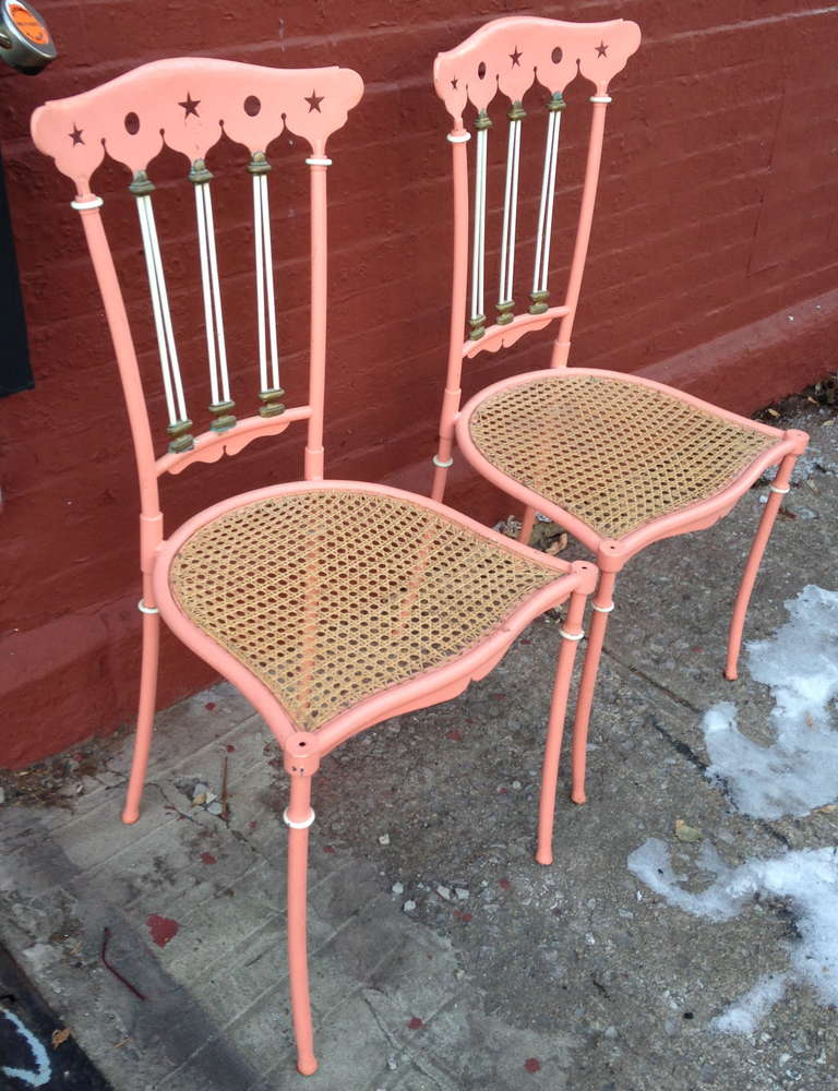 Set von sechs bemalten Metall- und Schilfrohr Chiavari (Mitte des 20. Jahrhunderts) im Angebot