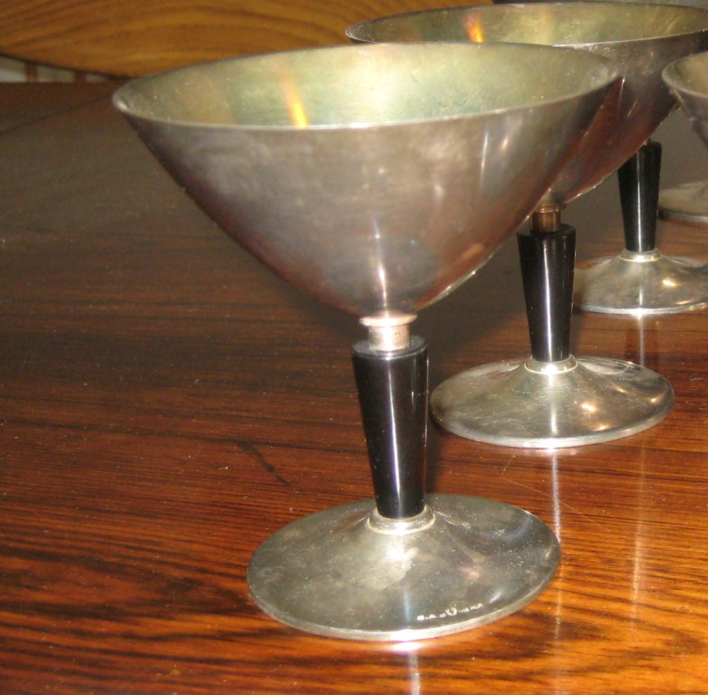 Milieu du XXe siècle Folke Arstrom ensemble de cocktail en métal argenté et bakélite