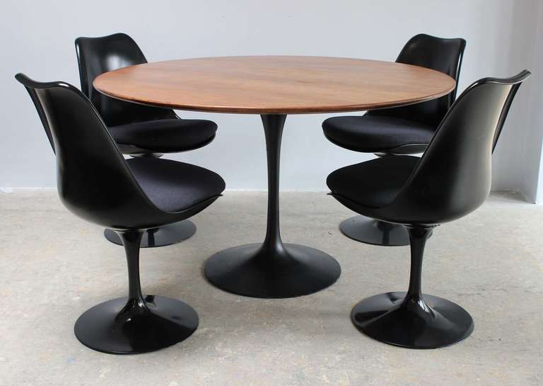 Four Saarinen Tulip Chairs In Excellent Condition In Southampton, NY