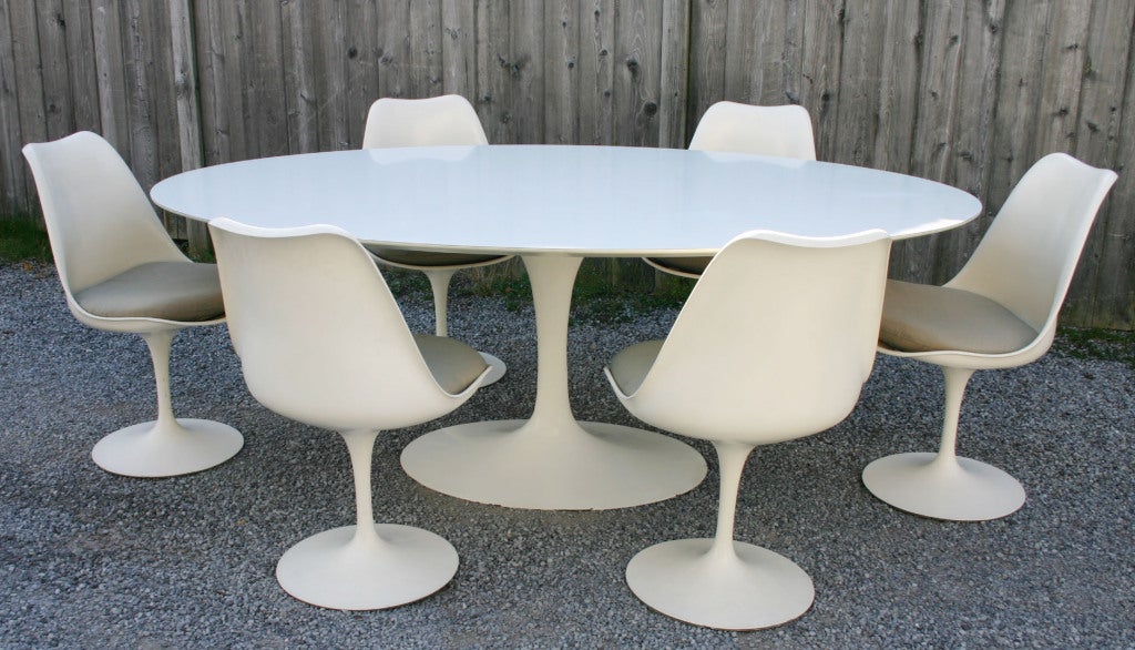 Eero Saarinen Oval Dining Table 2