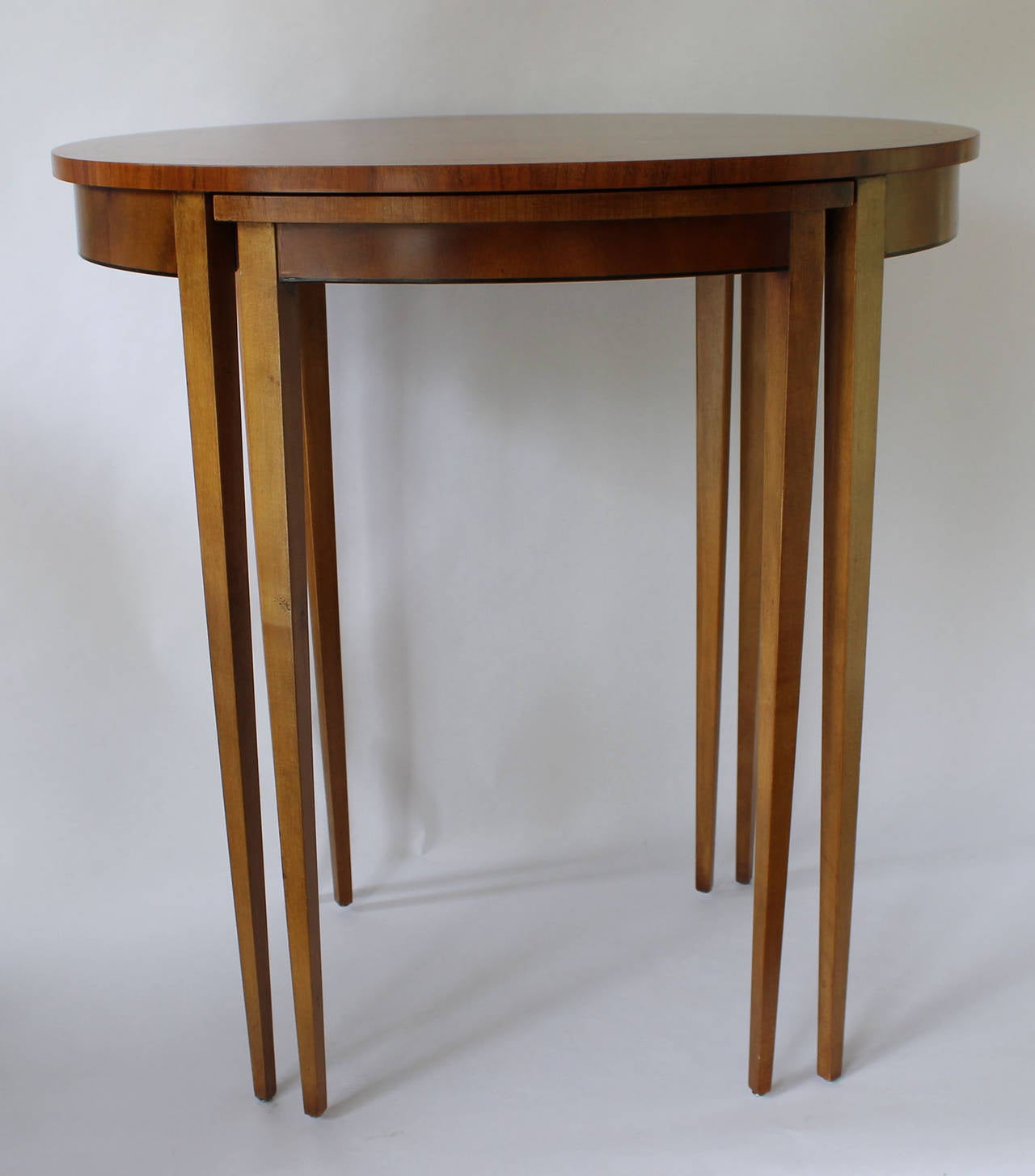 Pair of Baker Nesting Side Tables In Excellent Condition In Southampton, NY