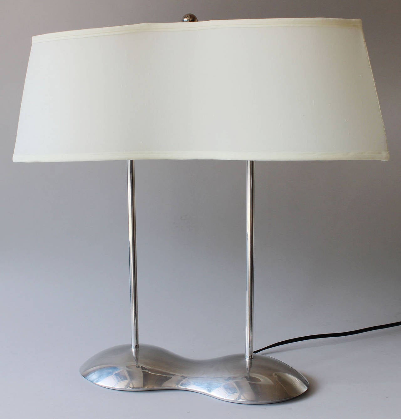 An polished steel, double socket desk or table lamp with biomorphic base and restored original shade.

15 inch base.

complementary delivery within 30 miles.