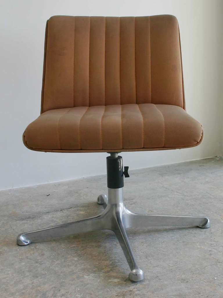 Mid-Century Modern Borsani for Tecno Swivel Chairs For Sale