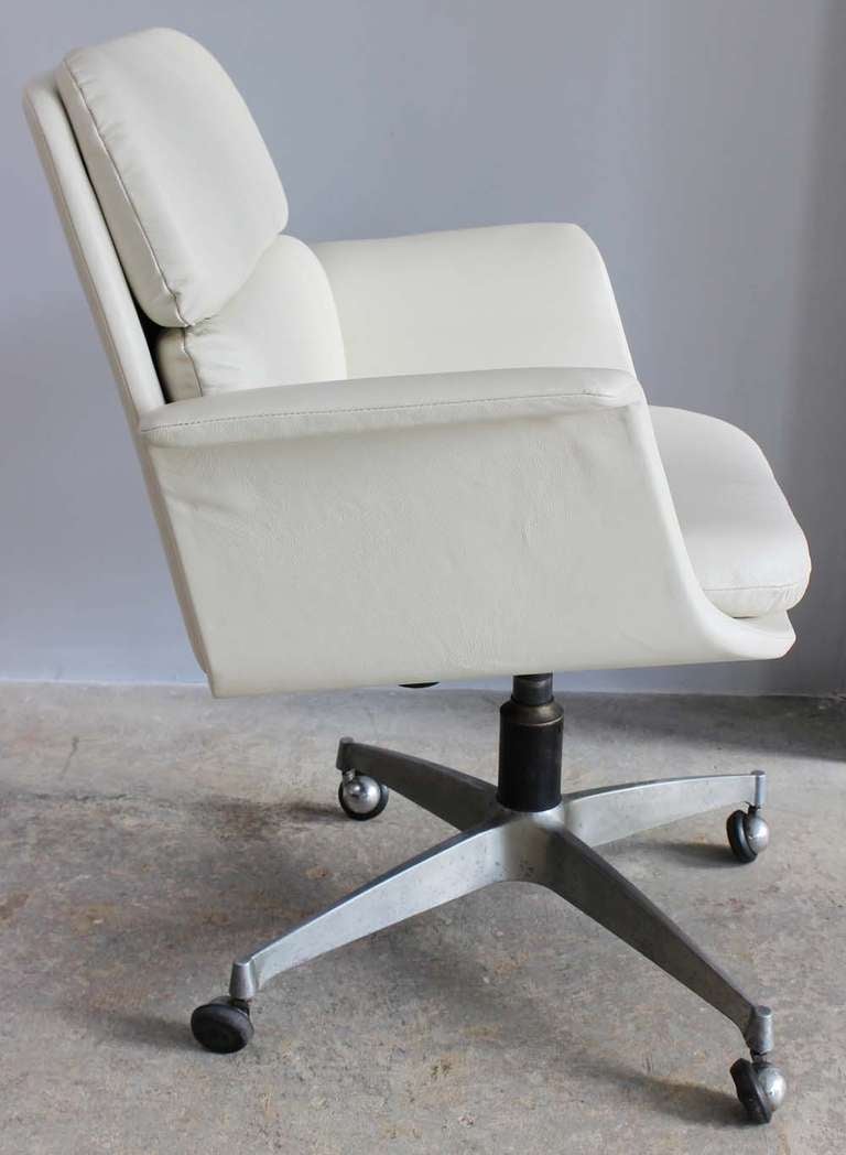 Italian Swivel Desk Chair In Excellent Condition In Southampton, NY