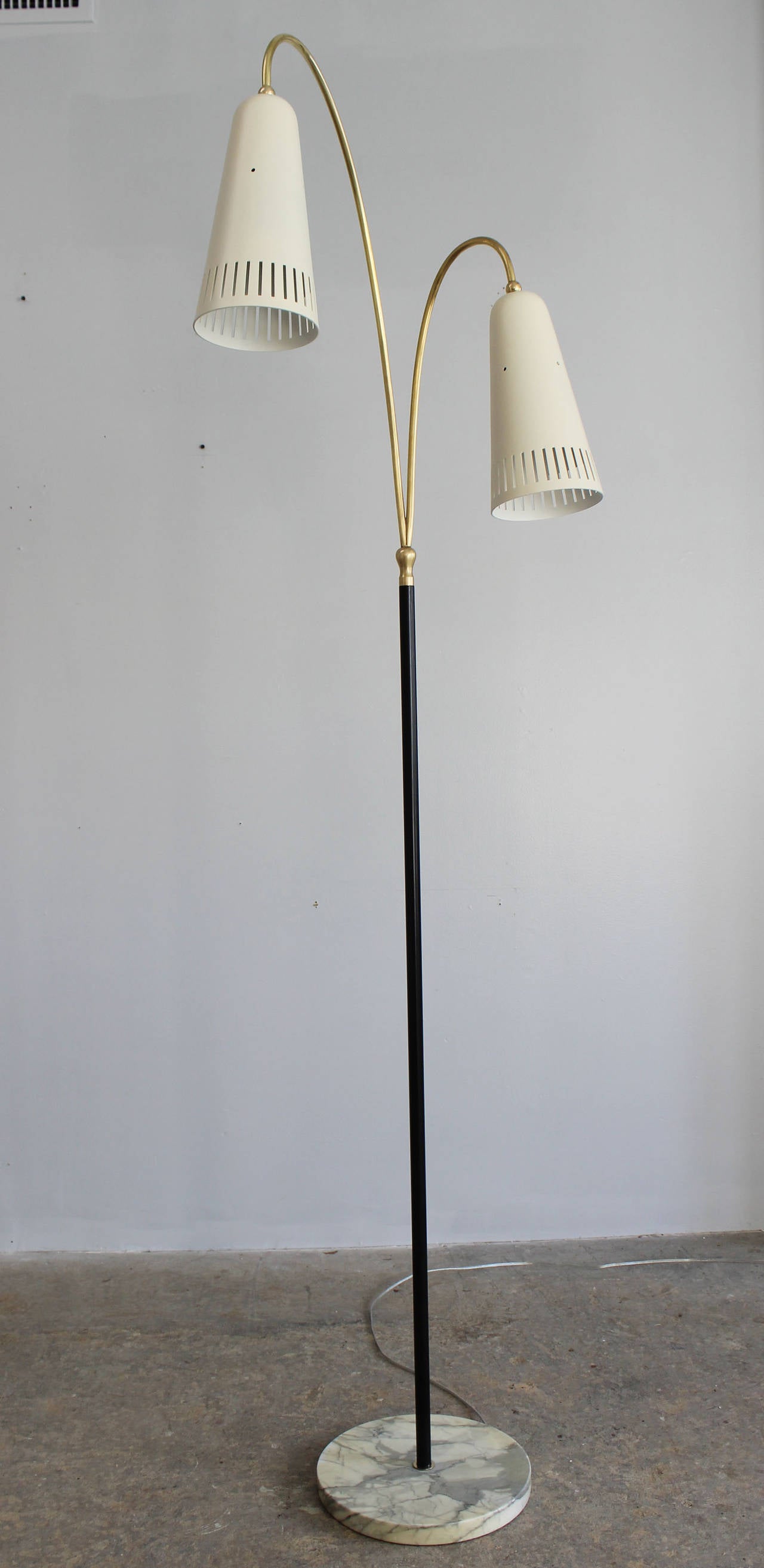 Charming polished brass and enameled metal floor lamp with marble base, attributed to Arredoluce; restored and rewired.