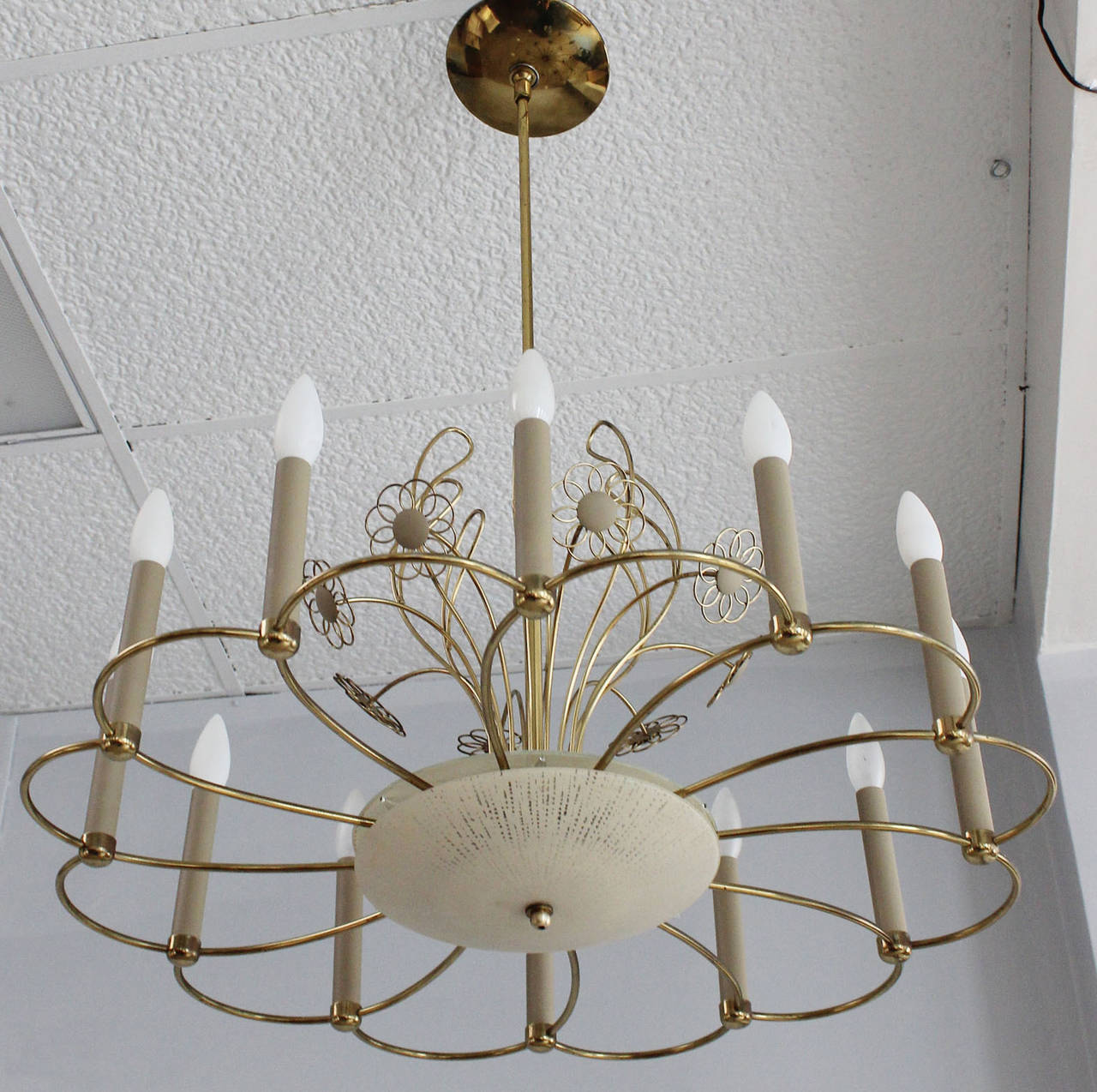 A Lightolier brass and glass 12 candle chandelier attributed to Paavo Tynell. Polished and working.