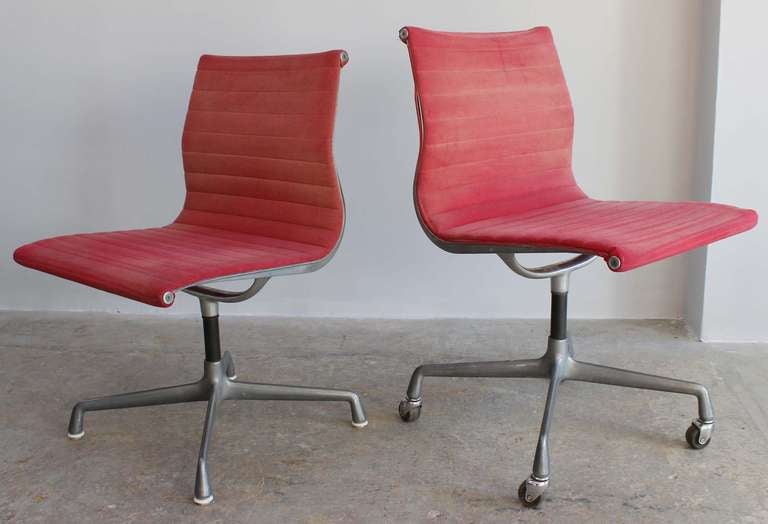 Mid-20th Century Eames Aluminum Group Desk Chair