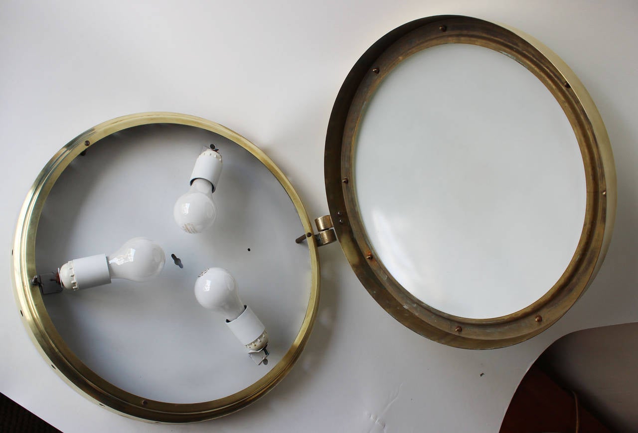 Italian Porthole Light In Good Condition In Southampton, NY