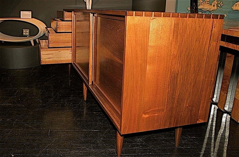 American Black Walnut Credenza by Phillip Lloyd Powell, USA/PA, c. 1955 In Excellent Condition In New York, NY