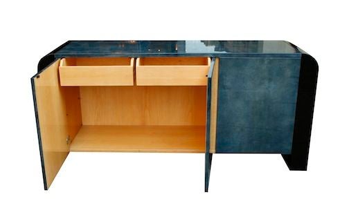 An elegant indigo-blue lacquered goatskin console by Aldo Tura, Italy, circa 1968. The goatskin has natural variation in color giving the surface subtlety and depth. The top and doors are lacquered goatskin, and the back and sides are black