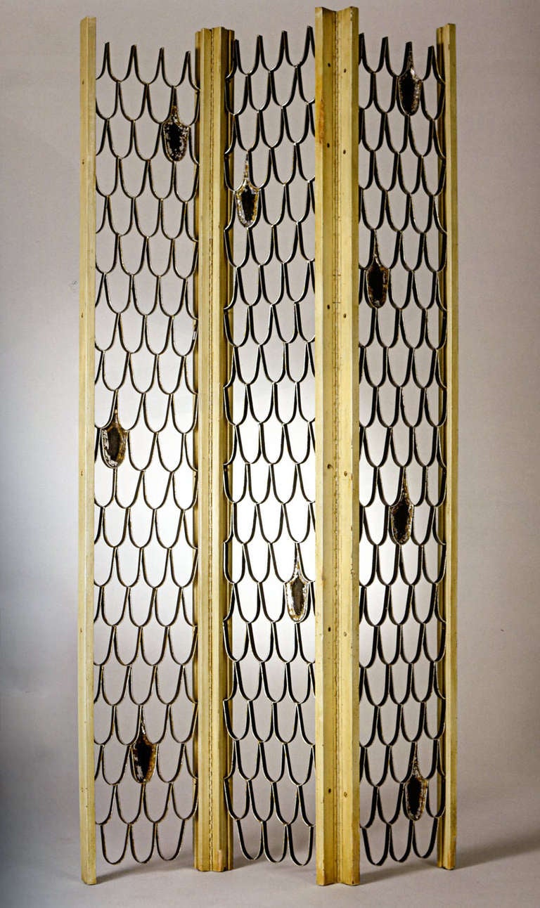 Early Evans/Powell studio screen or room divider in three panels featuring a welded steel open "fish scale" pattern decorated with aluminum metal-leaf and black "ink." The frame in off-white striate paint over American black