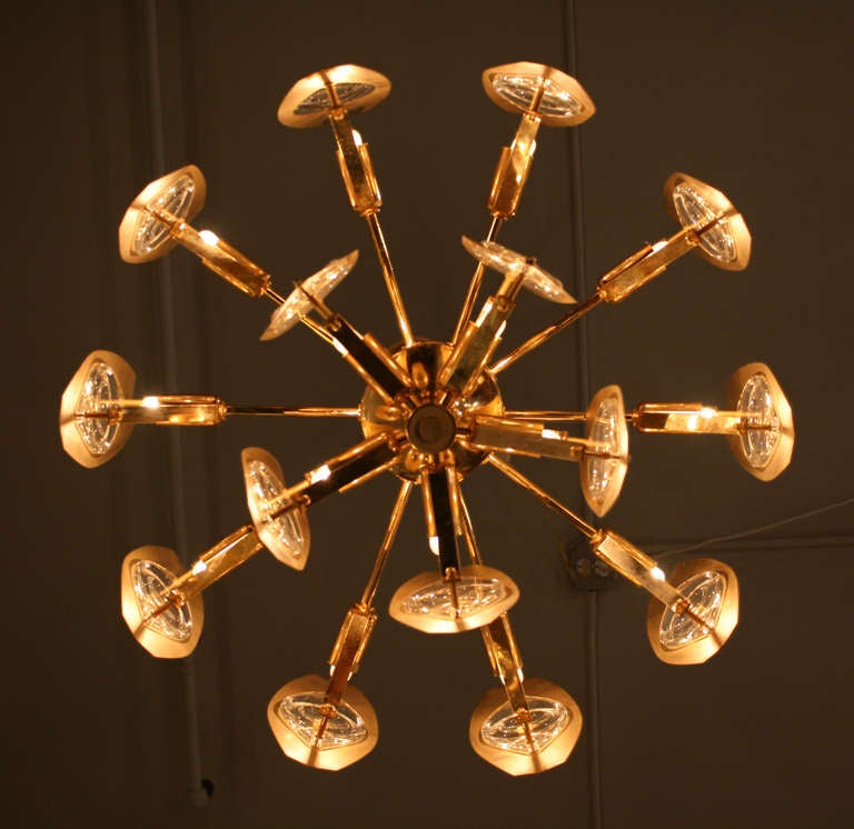 Sciolari chandelier in excellent original condition finished in matte gold and polished gold with thick bulls-eye crystals.