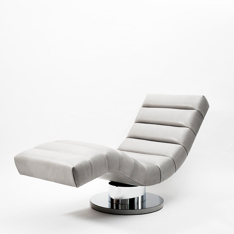 Beautifully upholstered in Dior grey leather, this elegant chaise longue by Milo Baughman features tufted segments and a gentle recline, balanced upon a sleek round mirrored-chrome base. Its undulating form renders the piece extremely comfortable,