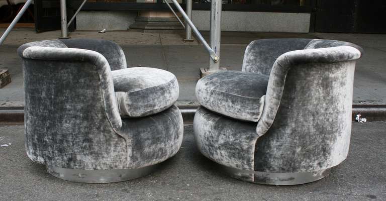 Mid-Century Modern  Milo Baughman,  Pair of Velvet Swivel Chairs , USA, c. 1970s