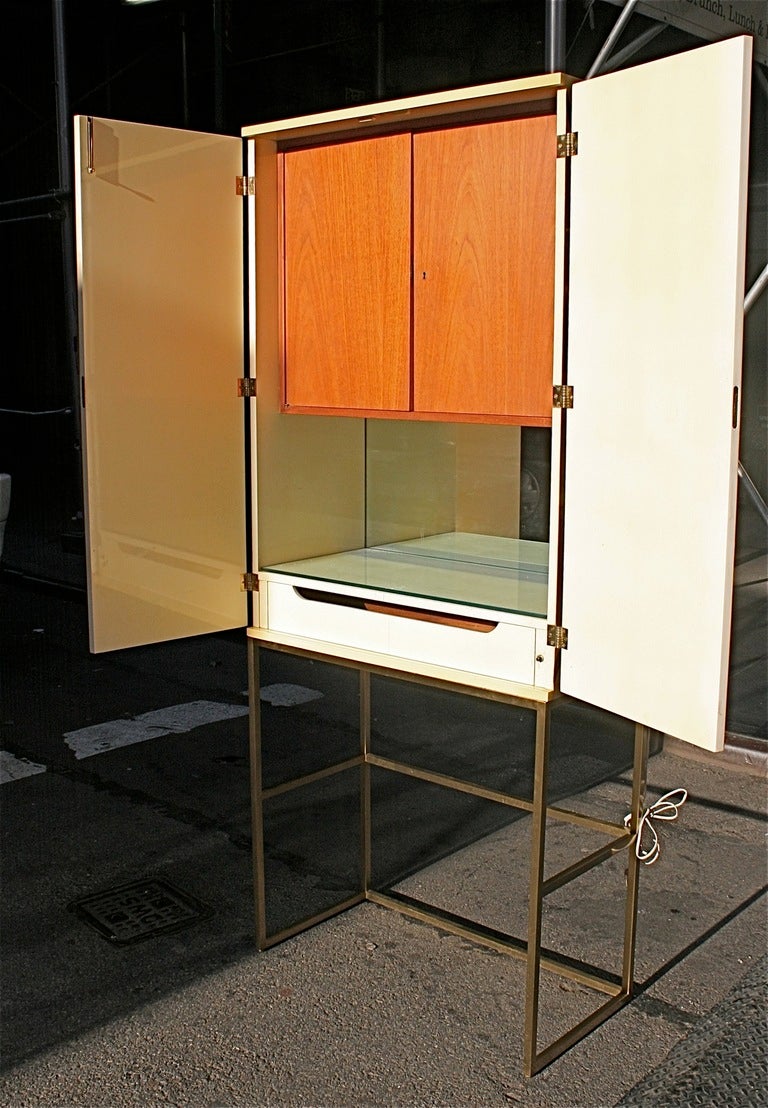 Mid-20th Century Parzinger Originals, kinder Bar- Cabinet, USA, circa 1960s