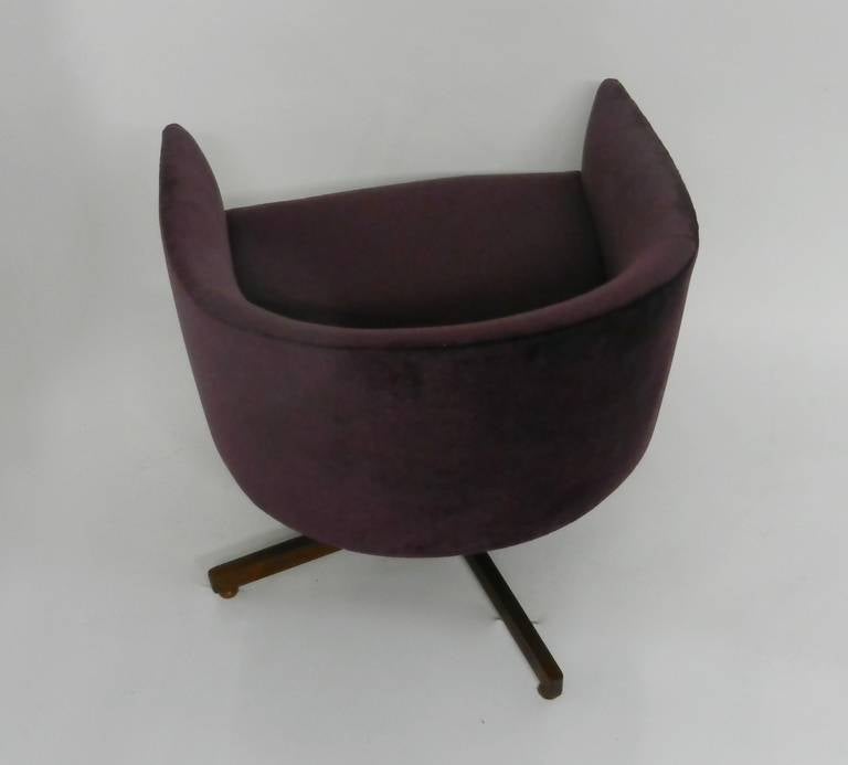 Mid-Century Modern Milo Baughman 1970s Swivel Lounge Chair For Sale