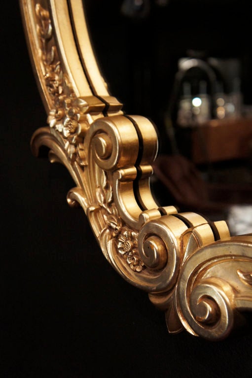 Hollywood Rococo Gilt Mirror In Excellent Condition In New York, NY