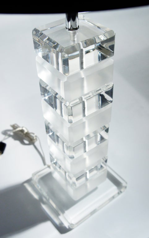 Mid-Century Modern Lucite Table Lamp For Sale