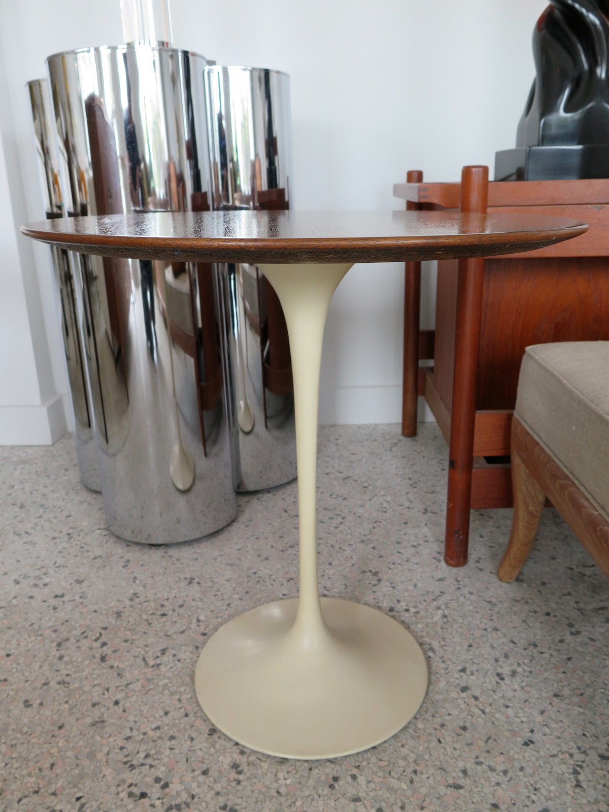 Knoll Saarinen Side Table with Walnut Top In Good Condition For Sale In St.Petersburg, FL
