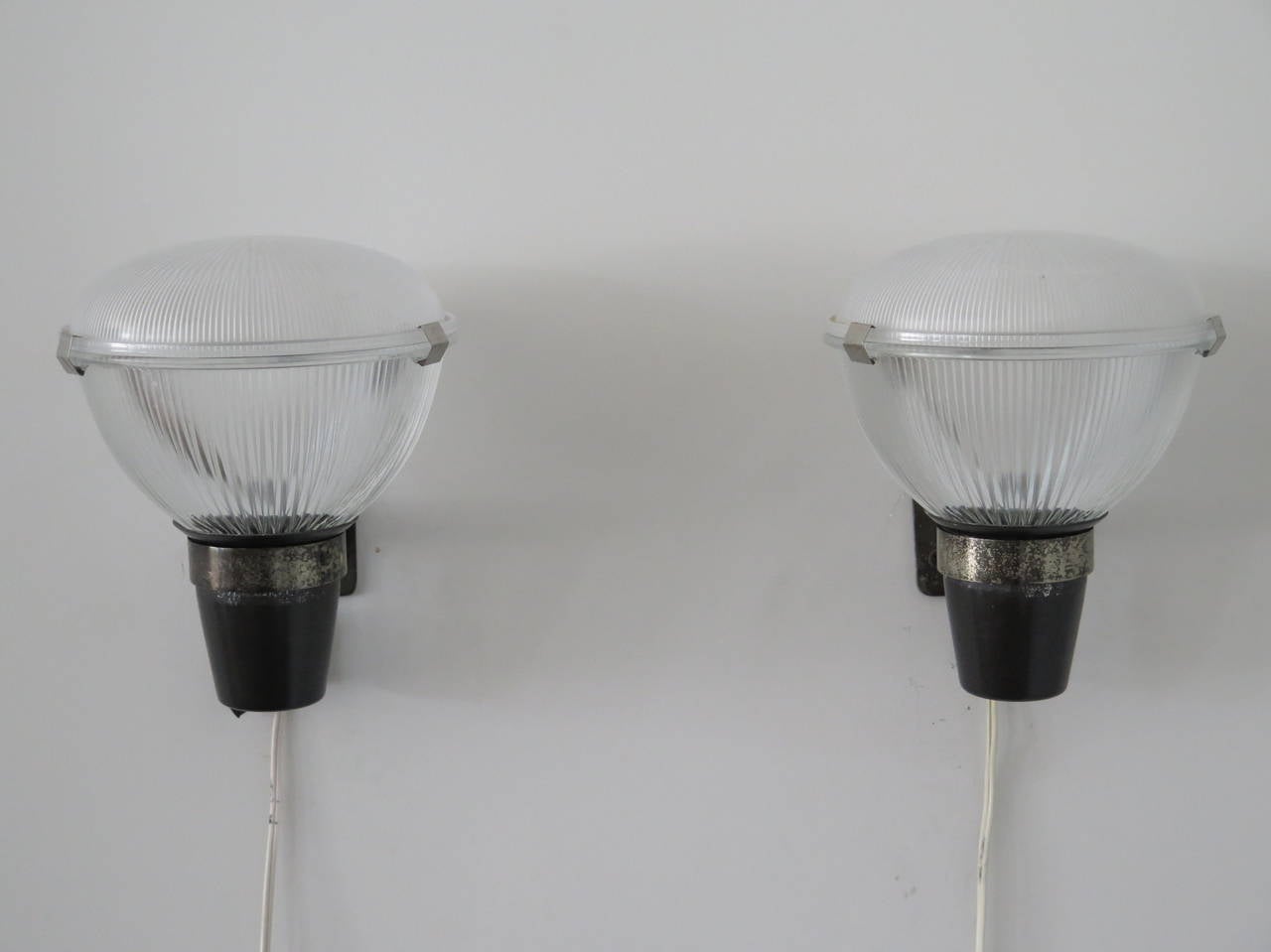 A pair of Ignazio Gardella wall lights (sconces) for Azucena, circa 1960s.
