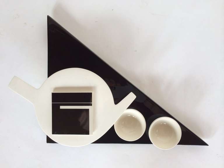 A modernist tea set by Marek Cecula. Glazed ceramic.