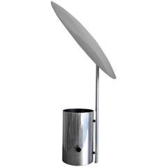 Eine klassische George-Nelson-Halbnelson-Lampe mit verstellbarem Schirm