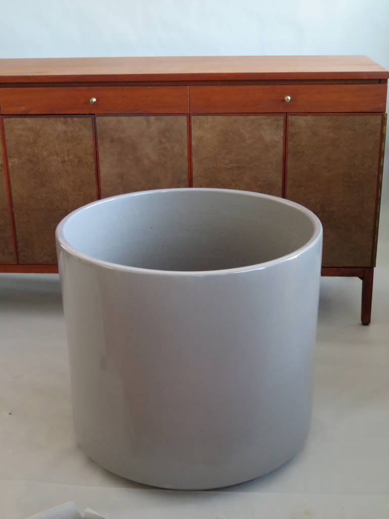 American Classic Gainey Ceramic Planter Light Grey Cylinder