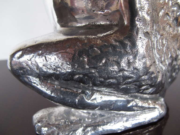Mid-Century Modern Charmant pichet à grenouille en aluminium moulé d'Arthur Court en vente
