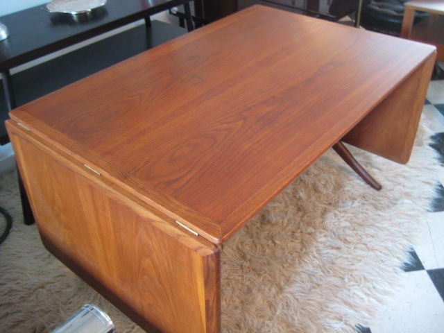 Hans Wegner Dining Table with Drop Down Leaves in Teak