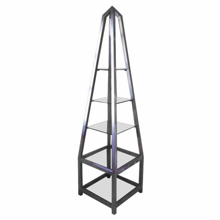 Obelisk Etagere aus poliertem Aluminium im Angebot