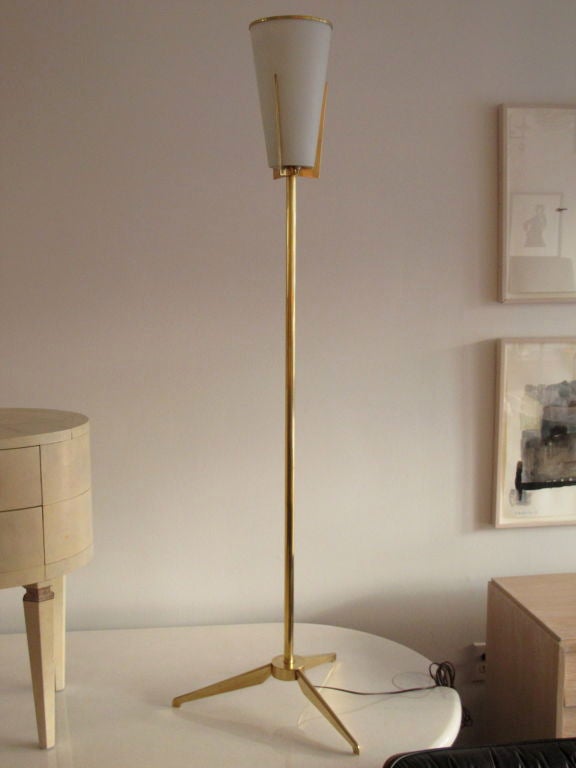 Mid-20th Century Elegant Brass Torchere by Stilnovo For Sale