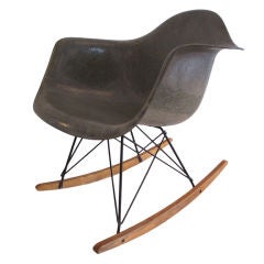 Klassischer Charles Eames RAR Schaukelstuhl Zenith Frühe Produktion