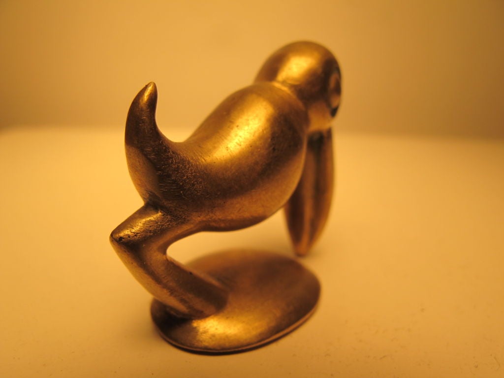 Austriaco Scultura in miniatura di pellicano Hagenauer Wiener Werkstatte in vendita