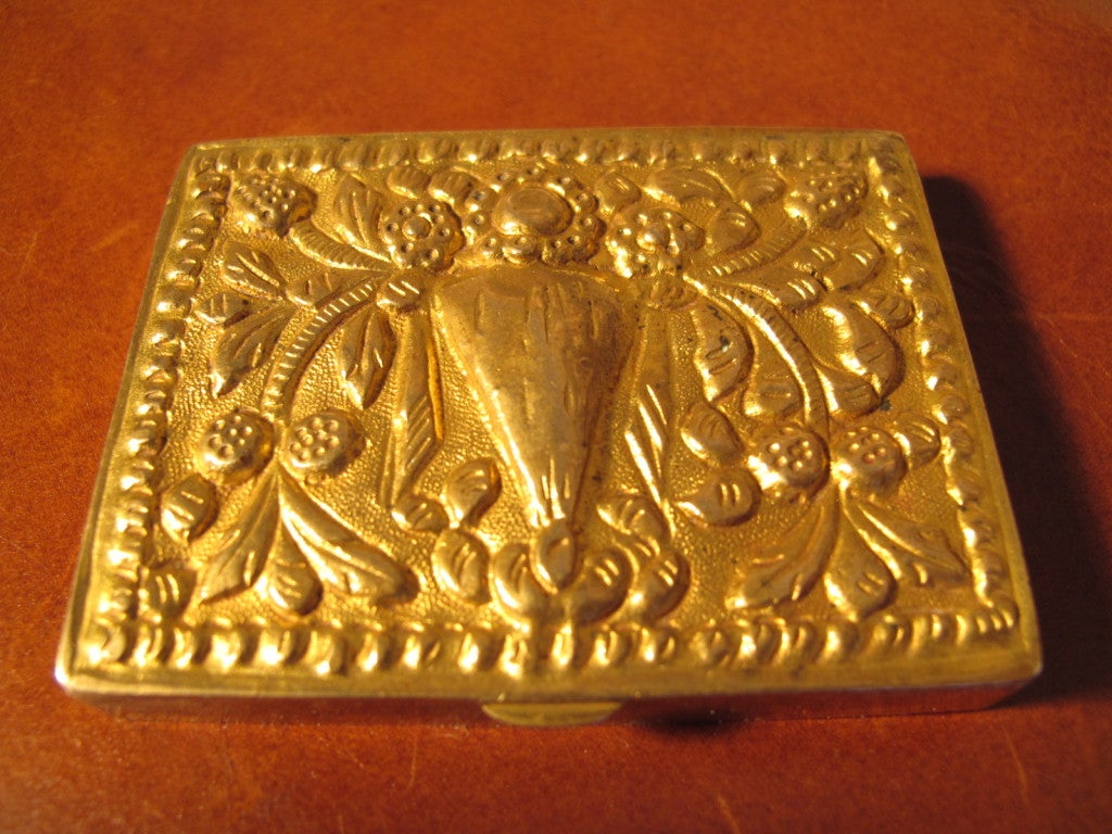 A charming powder box in gilt-bronze by Line Vautrin, signed.