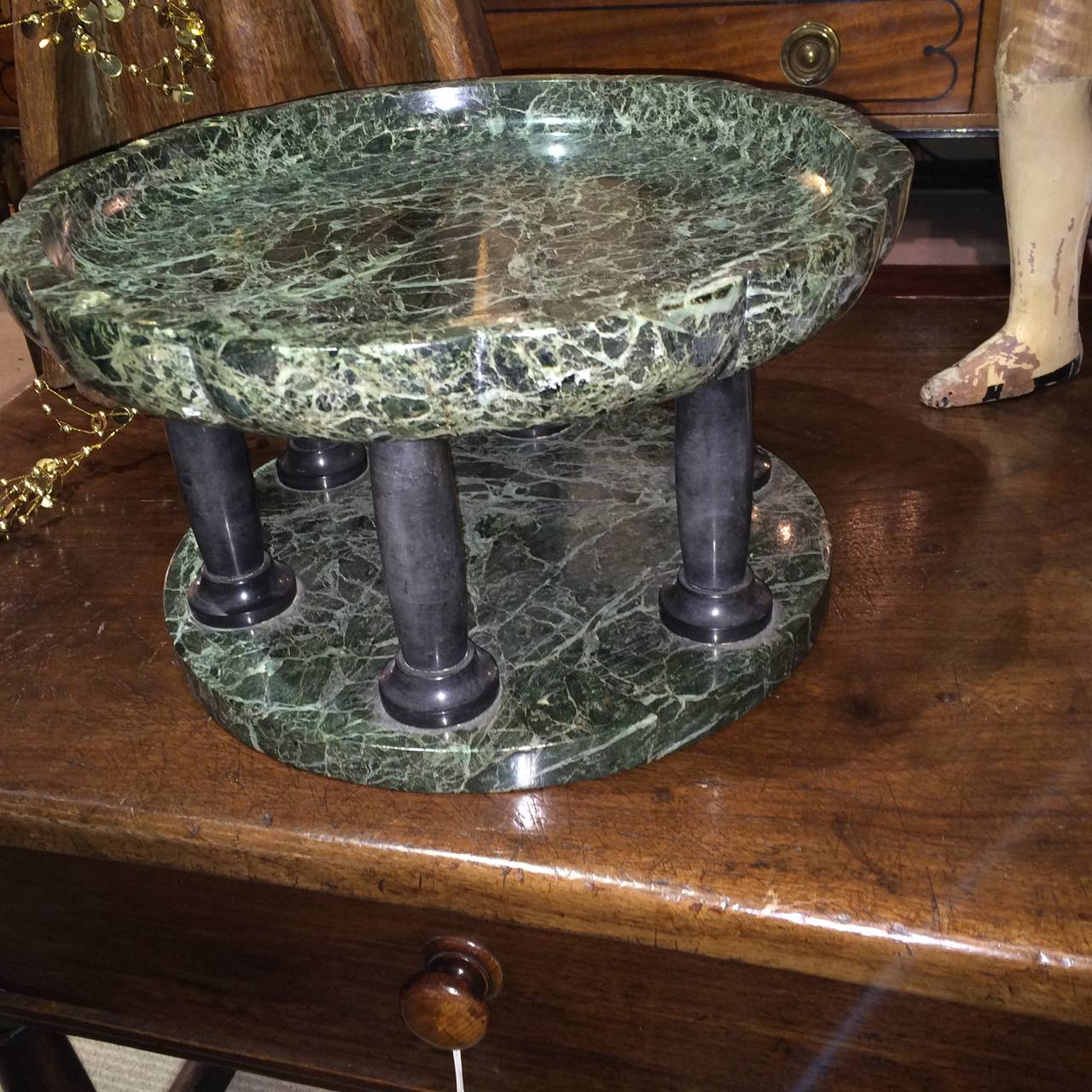 Italian Neoclassical Style Marble Tazza Centerpiece In Excellent Condition In Stamford, CT