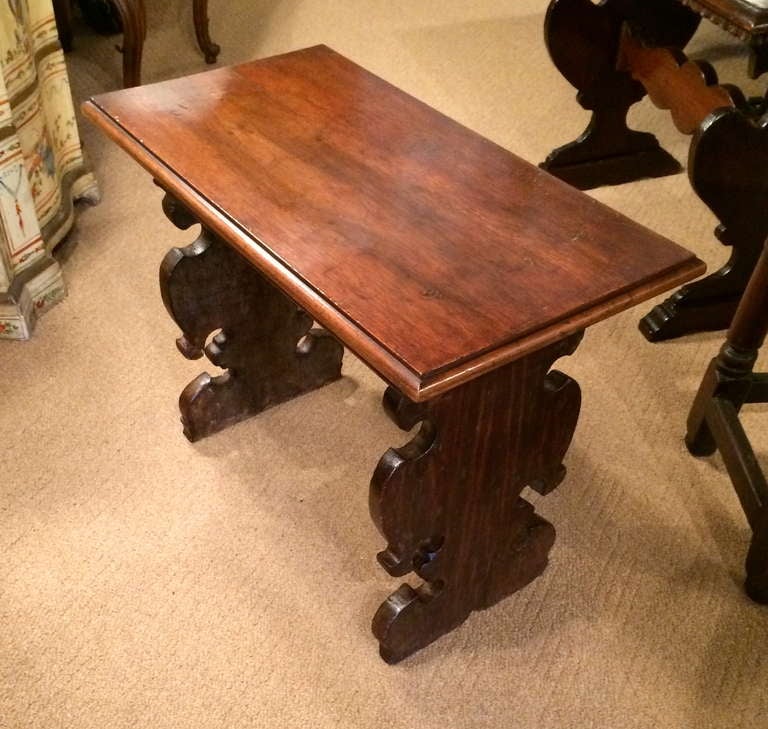 Italian Baroque Walnut Side Table In Excellent Condition In Stamford, CT